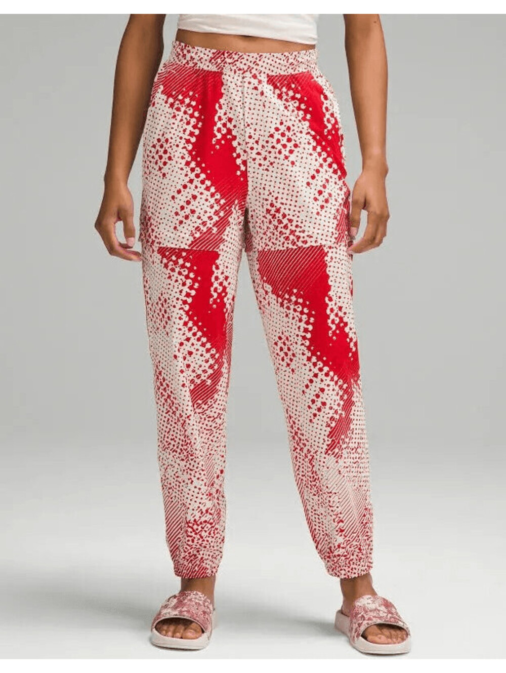 Lululemon Women’s Team Canada Convertible Mid-Rise White & Red Pants, size 6